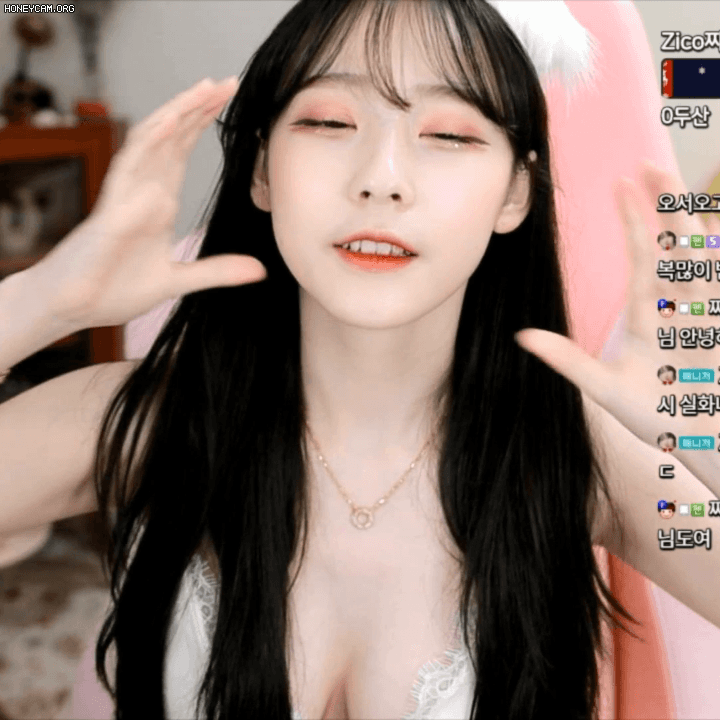 야한사진   머리 올린 BJ 짜미 흰끈나시 가슴골
