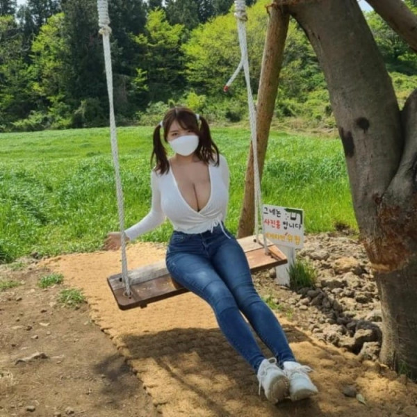 야사걸  젖소 농장 놀러가서 젖주는 벨벳 묵직한 가슴골