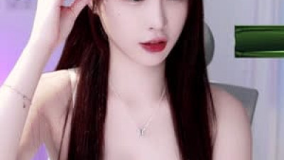 은근야한 한갱 시원하게 보여주는 가슴골