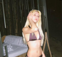 르세라핌 허윤진 비키니, 미국 언니는 다르네…멤버도 감탄