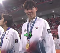 뉴캐슬 유망주 박승수, 전역모 이어 시상대 ‘메롱’ 논란