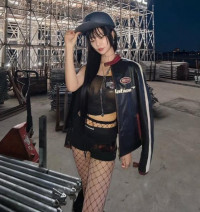 클라라 파격 망사 시스루… 패션쇼 현장 압도