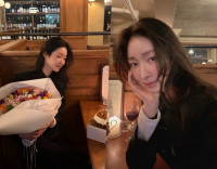 '12월 결혼' 차정원, 거대한 꽃다발 인증샷…♥하정우가 준 게 아니었네